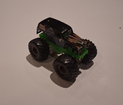 Hot Wheels Monster Jam ''RARE'' 'Grandma' Grave Digger Monster Truck 1/64 HTF