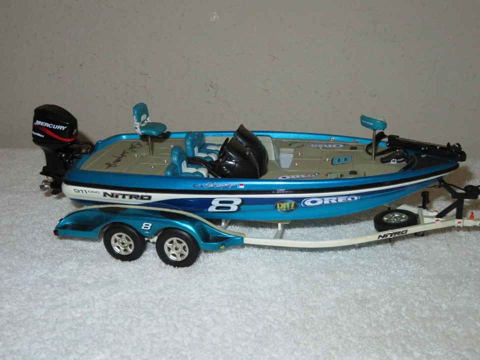 DALE EARNHARDT JR. #8 OREO/RITZ 2004 CASTAWAY NITRO BOAT & TRAILER  1:24 HQ ITEM - Image 3 of 4