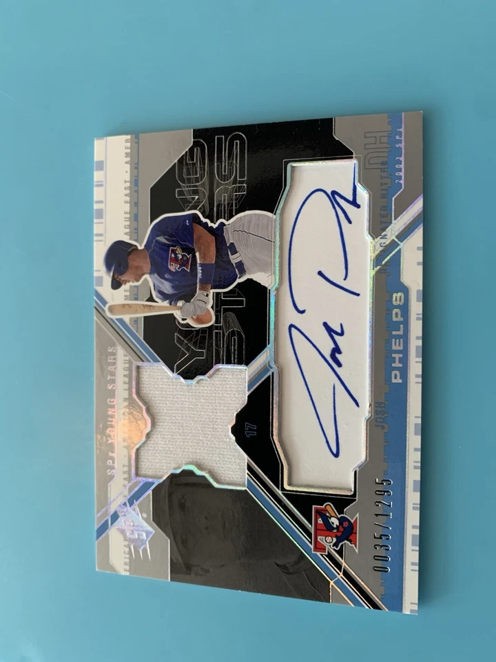 Camiseta deportiva autógrafa SPx 2003 - Young Stars #YS-JP Josh Phelps/1295 (AU, MEM) Foto 2 de 4
