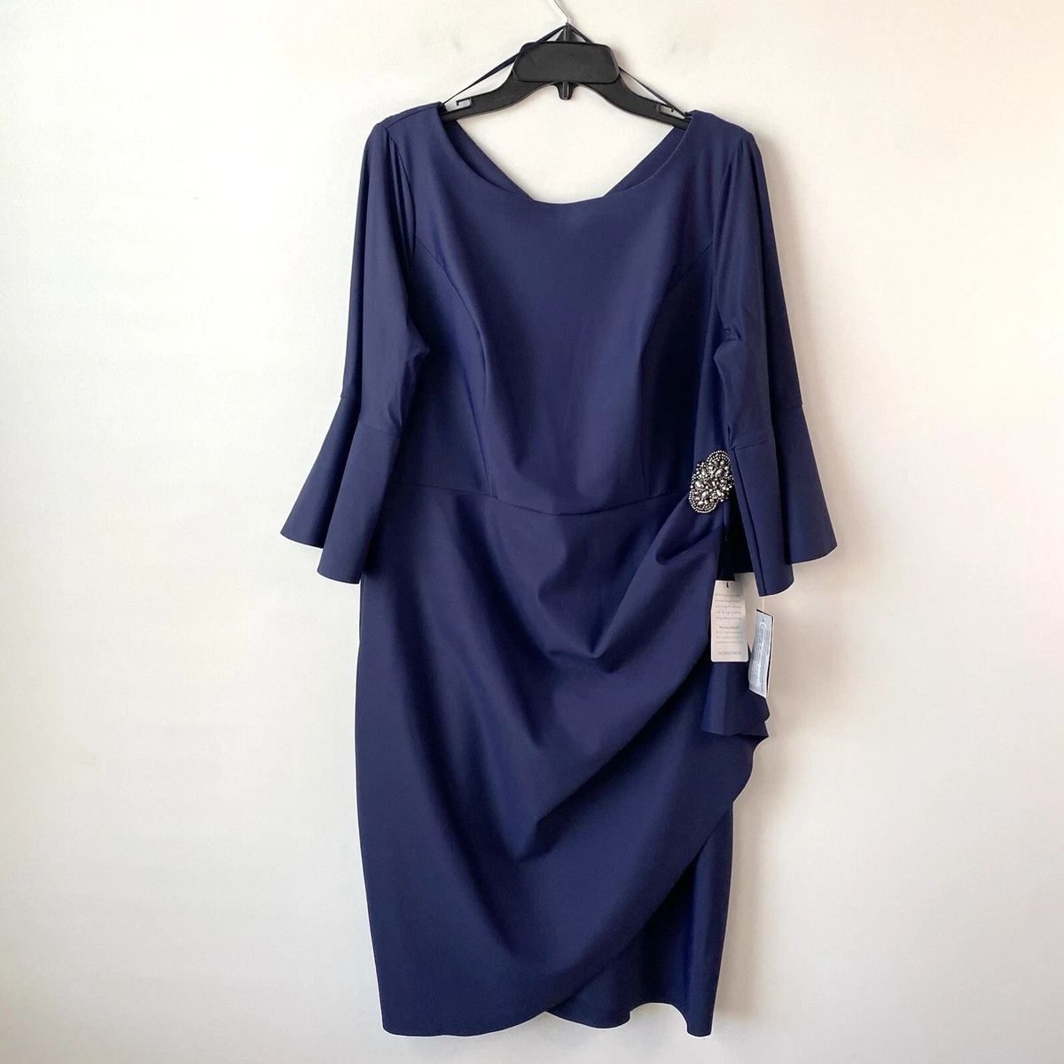 green emerald velvet dress Amazon.com: Alex Evenings Women's Long Matte Jersey Mother of the Bride  Dress with 3/4 Illusion Sleeves (Petite and Regular Sizes), Classic Black,  4P : Clothing, Shoes & Jewelry main image 1