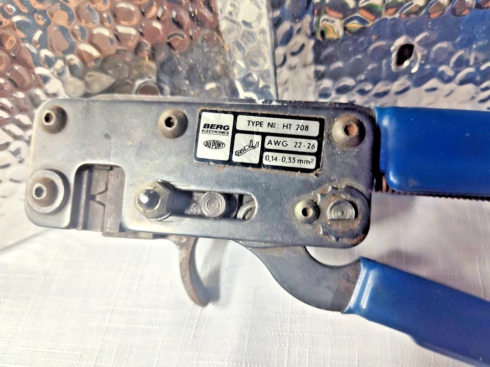 Herramienta de crimpado manual Dupont HT-208 Berg Electronics Foto 2 de 4