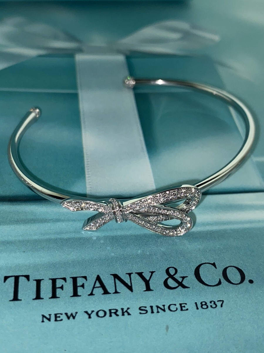 Tiffany Diamond Bow Cuff 18 Karat white Gold Carat