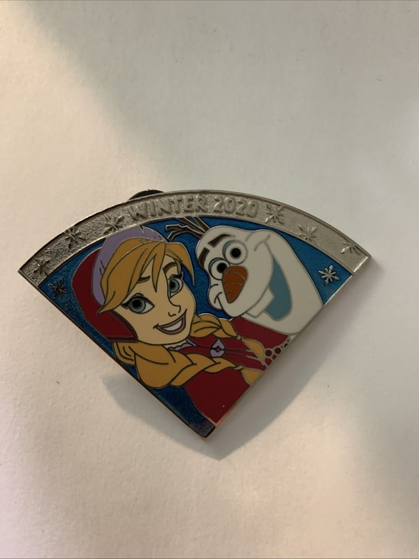 Disney Quarterly Pin Series Winter Frozen Anna And Olaf Pin LE 3000 New In Hand