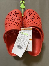 NWT Crocs Girls Unisex Big Kids' Classic Floral Cut-Out Clog Size J2 Cherry Red