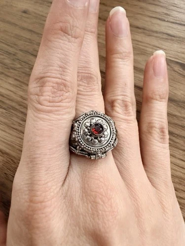 vintage garnet poison ring sterling ring: Marked 925 Size 7