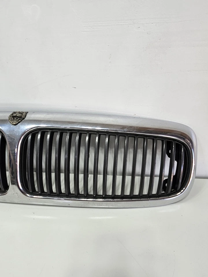 Parrilla delantera Jaguar XJ8 1998 a 2003 7358P OEM Foto 2 de 4
