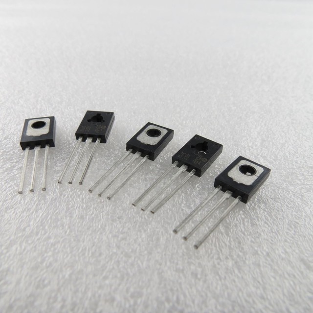 MJE340 Transistor Date Foglio, Pinout E Sostituti - Foto 2