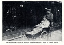 Ein verwundeter Offizier im Berliner Zoologischen Garten 1.WK- Bilddokument 1915