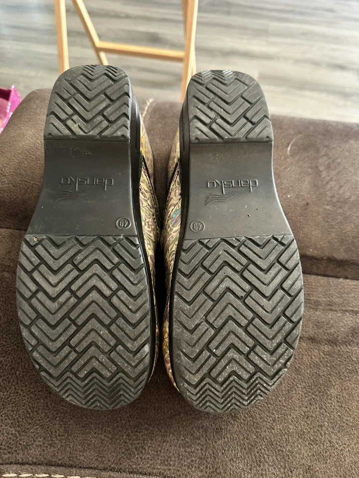 Zueco Profesional Dansko Talla 40 ¡Buen Estado Usado! Bronceado con limpieza floral Maycleanup Foto 3 de 3