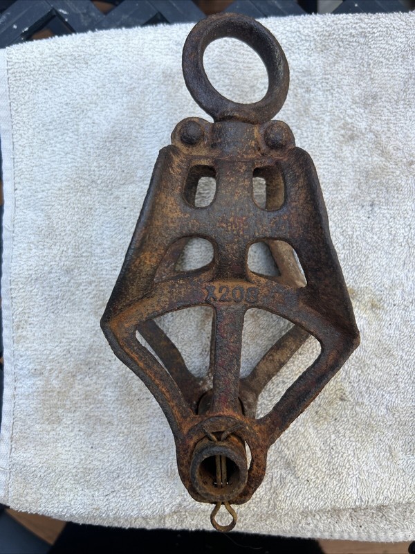 Vintage/Antique Cast Iron X 208 Farm Barn Hay Trolley Pulley - Approx. 9" tall