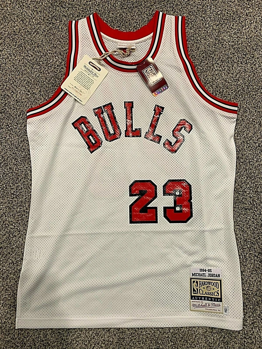 Mitchell Ness Michael Jordan Chicago Bulls Red 1984-85 Hardwood Classics Rookie Authentic Jersey Size Medium