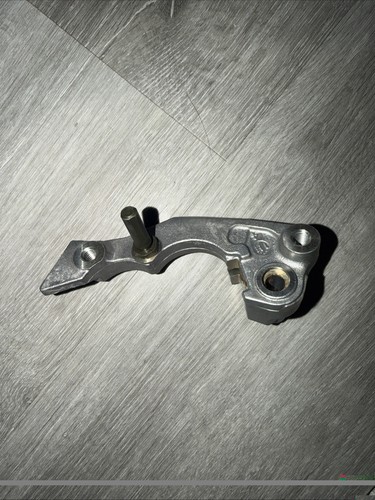 GENUINE HONDA NISSIN FRONT BRAKE CALIPER BRACKET XR 600 400 CR 125 250 500 R NX