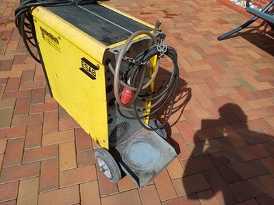 ESAB 270 A MAG Schweißgerät 16A