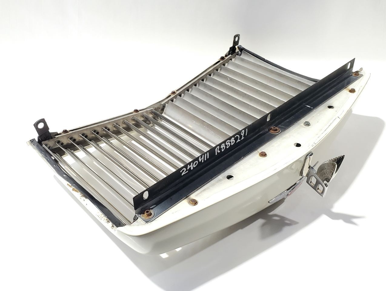 Used Grille fits: 1990 Bentley TURBO R Grade A