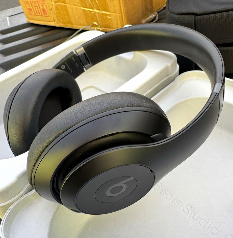Beats by Dr. Dre Beats Studio Pro Wireless Bluetooth/3.5mm Over-Ear Black