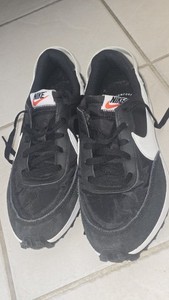 Women’s Nike Waffle Debut Size 10 Black White DH9523-002 barely used