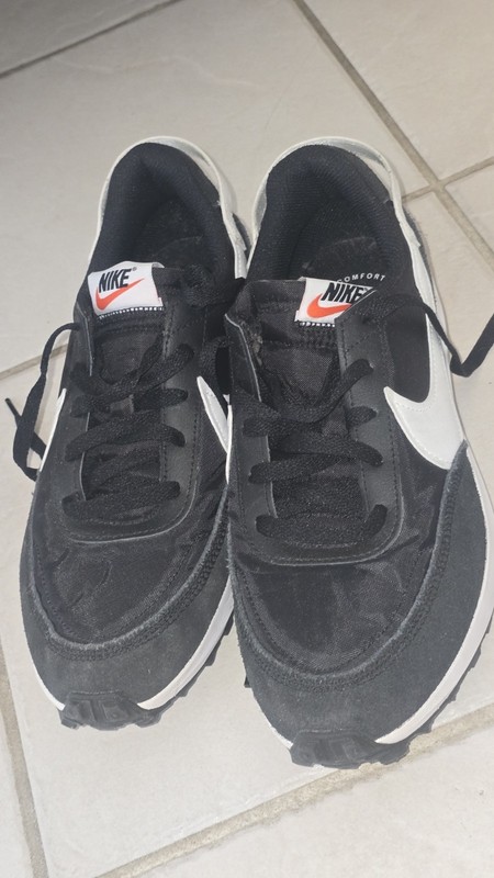 Women’s Nike Waffle Debut Size 10 Black White DH9523-002 barely used