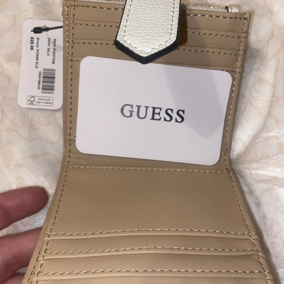 Cartera de mujer blanca GUESS pequeña plegable nueva con etiquetas de cuero sintético Foto 3 de 4