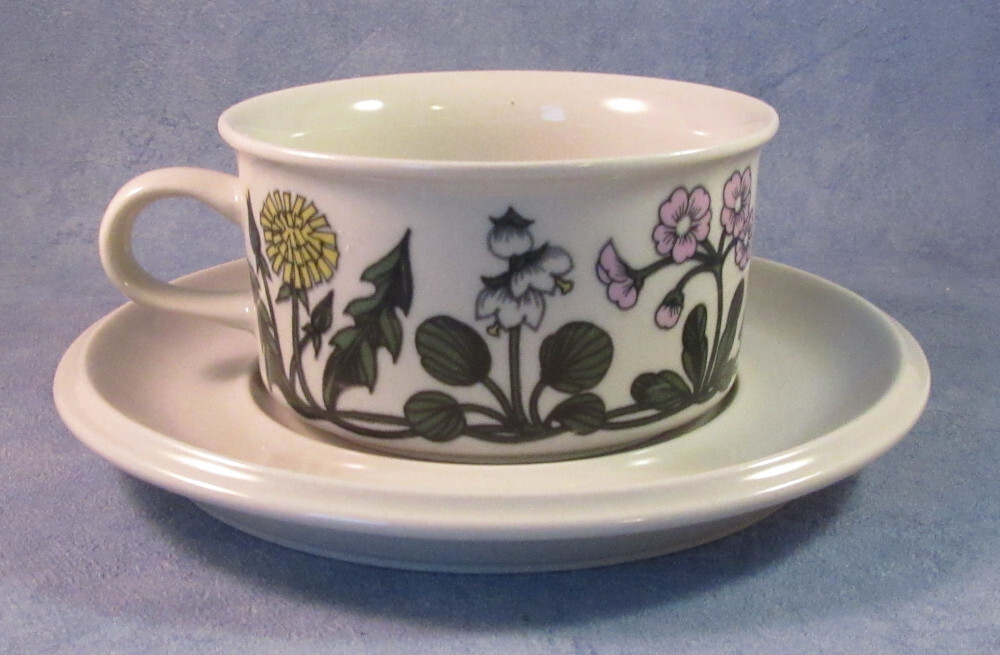 ARABIA OF FINLAND, Vintage, Flora Tea Cup & Saucer