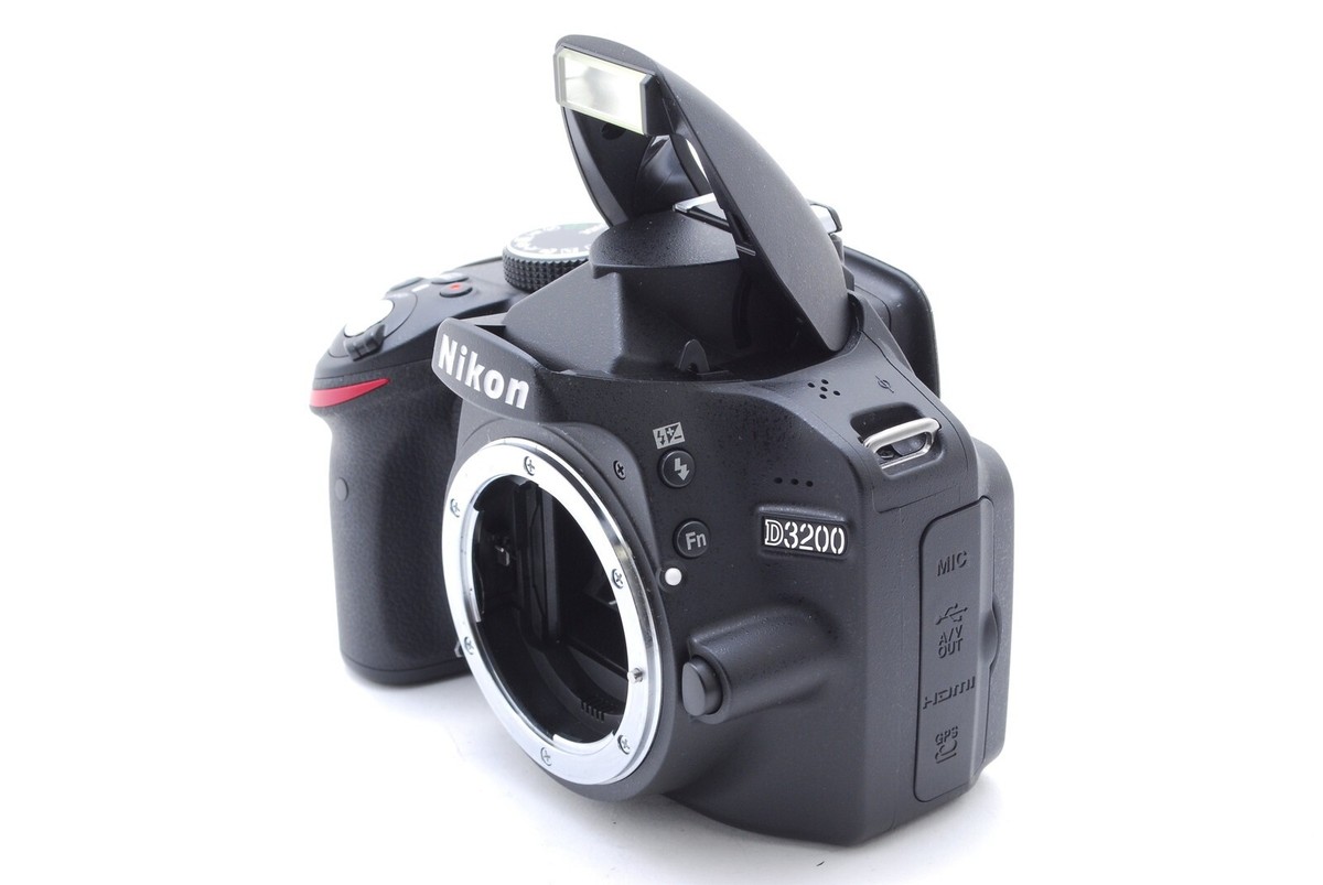 新品級 Nikon D3200 AF-S 18-55mm VR #M040 Amazon.com : Nikon D3200 24.2 MP CMOS Digital SLR with 18