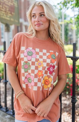 Pink Lily Daisy Checkered Smiles Graphic Tee Rust Medium - New With Tags