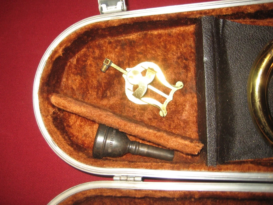 Vintage Buescher Aristocrat Trombone w/ original Case & Vincent Bach Mouthpiece - Image 4 of 4