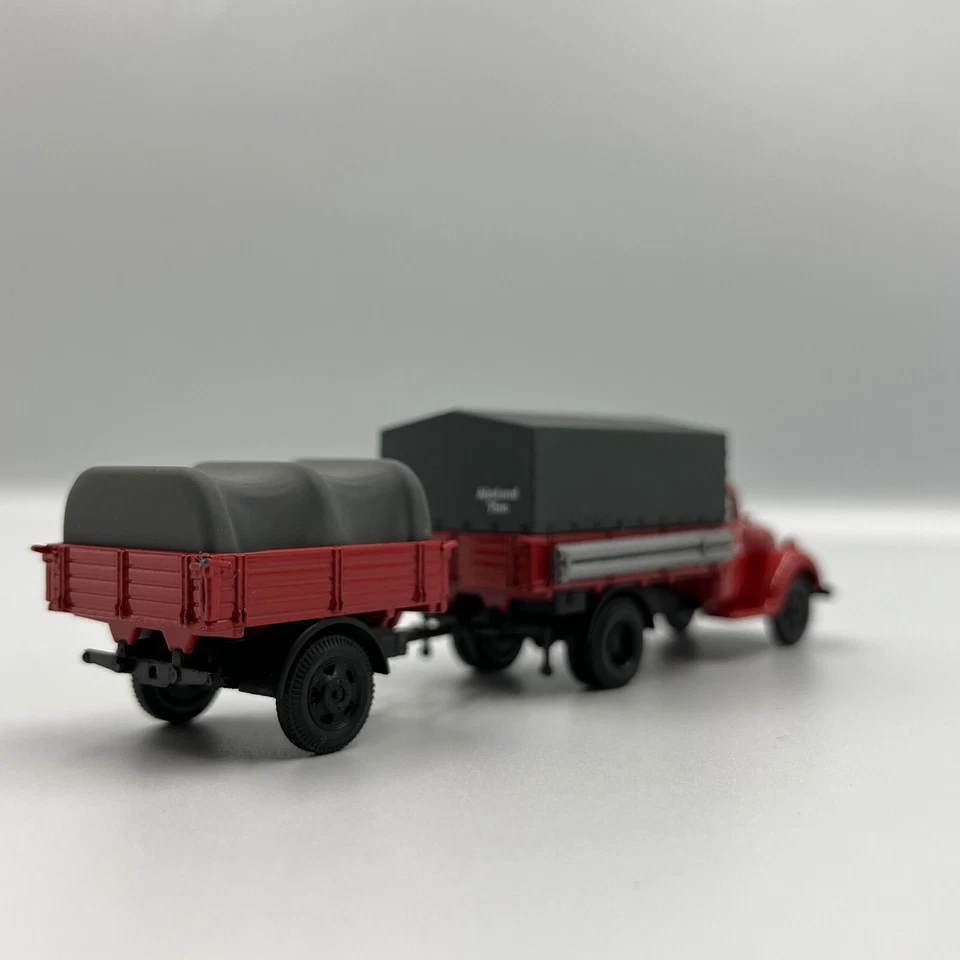 Camión de bomberos Ford 3000 con remolque escala 1/87 (H0) Foto 3 de 4