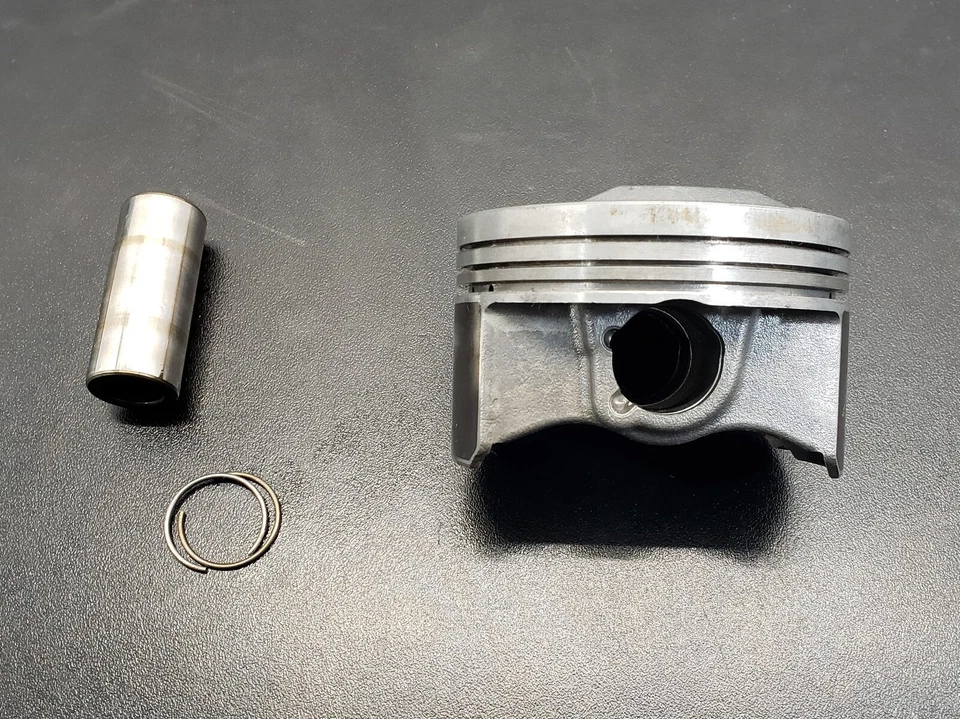 Комплект поршней 2010 - 2011 Honda CR-V K24 B OEM 13020-R40-A00 - Изображение 3 из 4