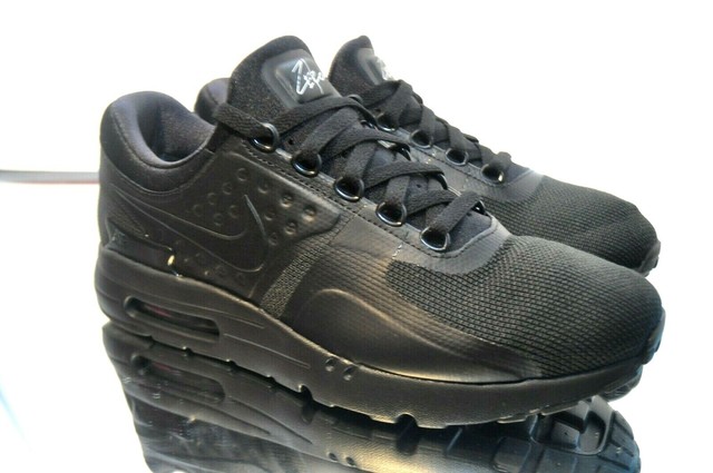 air max zero essential triple black