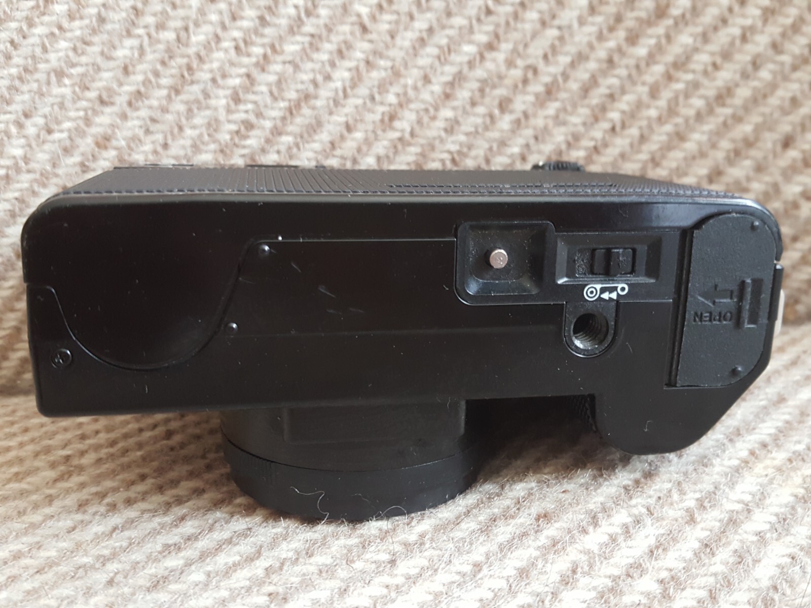  Canon AF35ML Autoboy Point & Shoot 35mm Film Camera From JAPAN - Bild 2 von 4