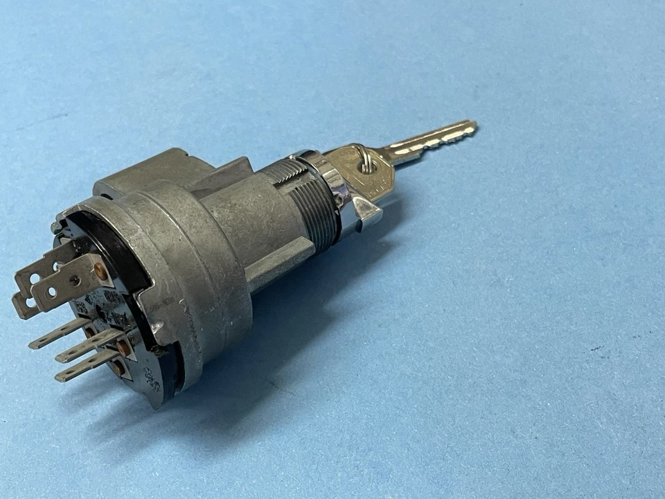 NOS with new key &cylinder 1962 Oldsmobile  Ignition Switch 1116605 Delco Foto 2 de 3