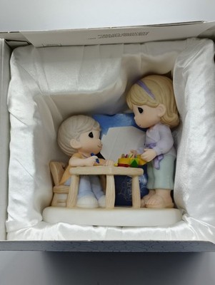 Precious Moments ''Drawing Us Closer Together'' 810022 Crayola w/ Box