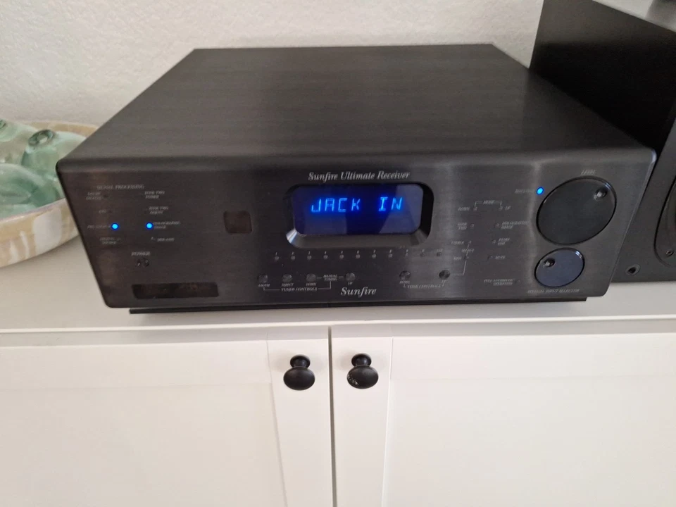 Sunfire Ultimate 7.1 AV Receiver Bob Carver Amplifier 200W 8 Ohm - Image 4 of 4