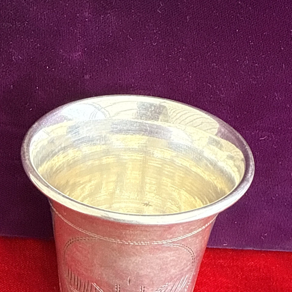 84* TAZA KIDUSH PLATEADA Hecha a Mano Siglo XVIII Rusia, 62 mm altura / 56,04 gr. Foto 2 de 4