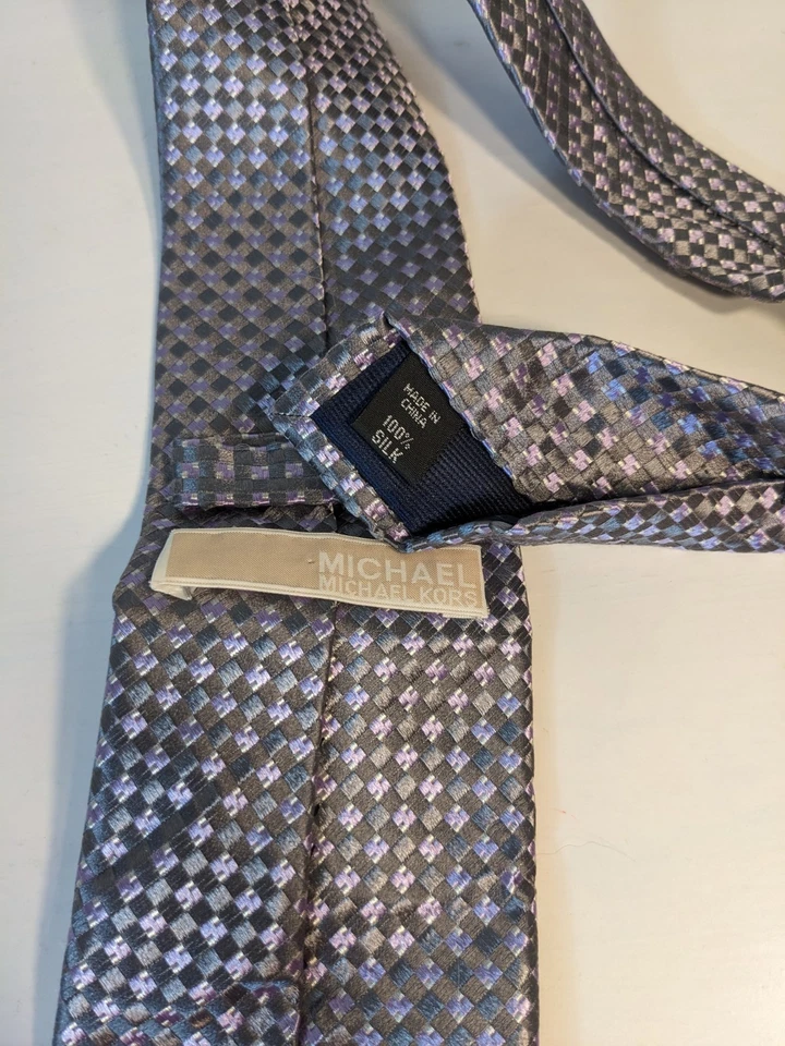 Corbata plateada Michael Michael Kors usada en excelente estado Foto 4 de 4