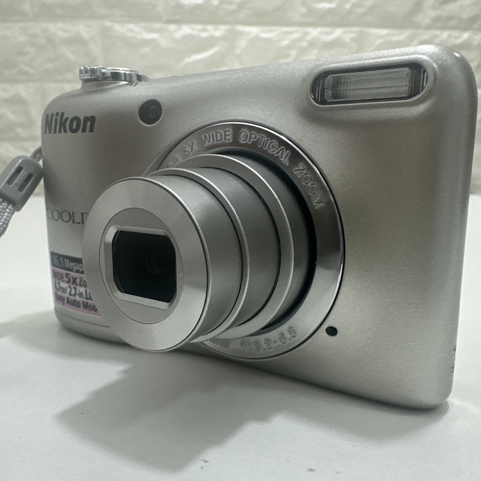 Nikon Coolpix L27 16.1MP 5x Wide Zoom Digital Camera Silver VGC GWO W/8GB SD, AA