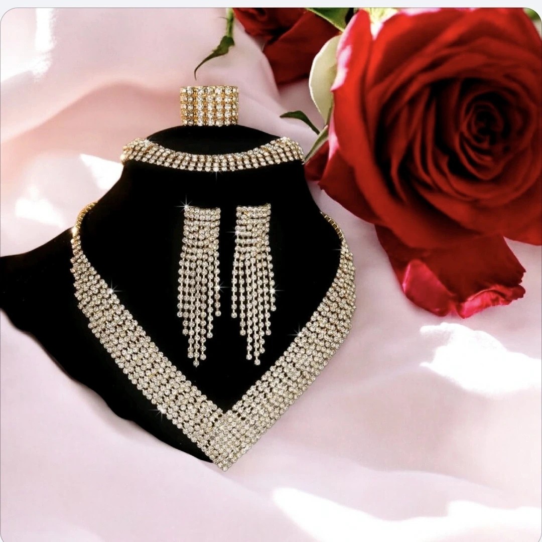 Parure strass collier rang boucles bague et bracelet argenté pour bijoux de fête