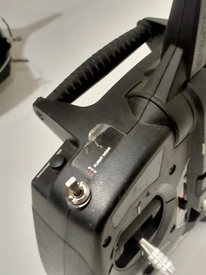 Spektrum DXe DSMX Transmitter No.SPMR1000 & Spektrum AR631 DSMX  Rx - Image 3 of 4