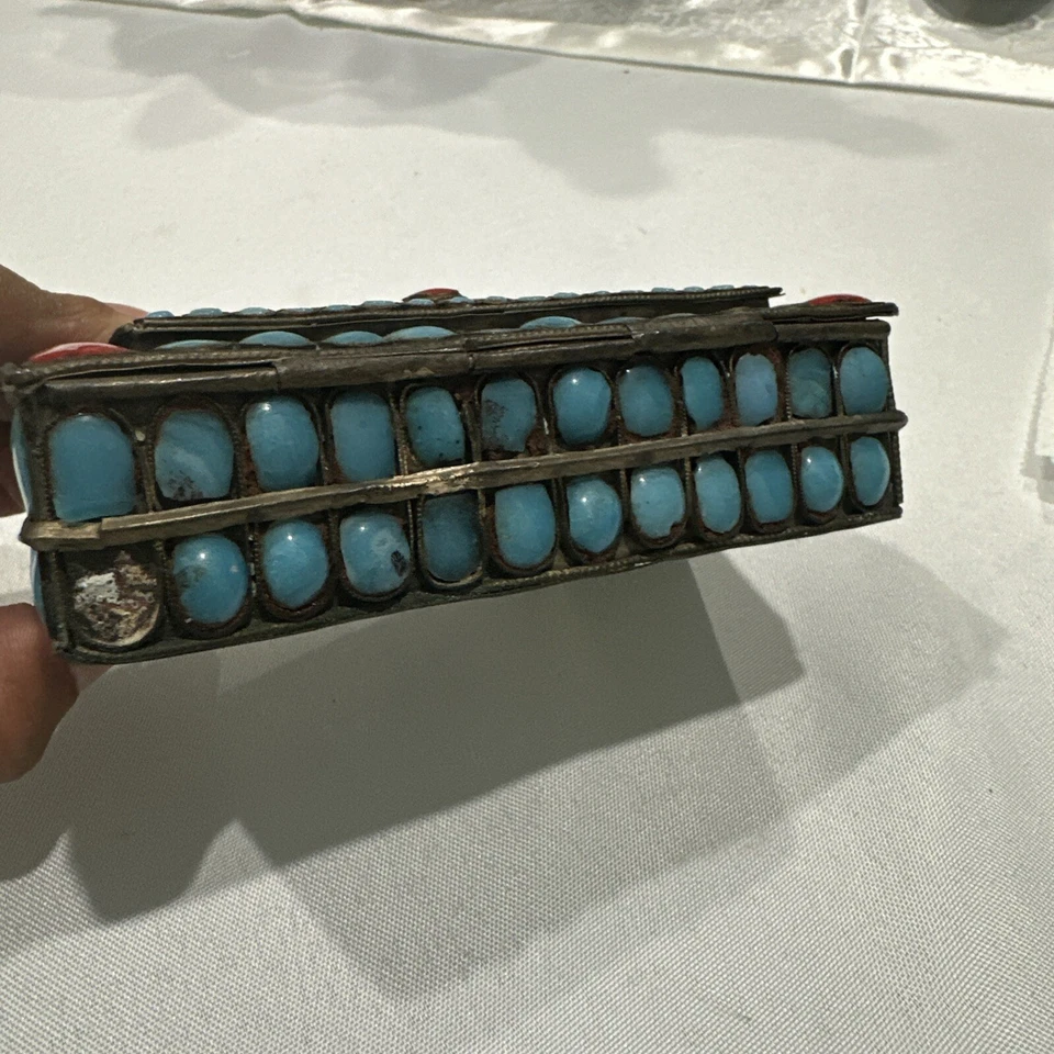 Antiguo joyero chino tibetano filigrana de latón con turquesa y coral genuinos Foto 4 de 4