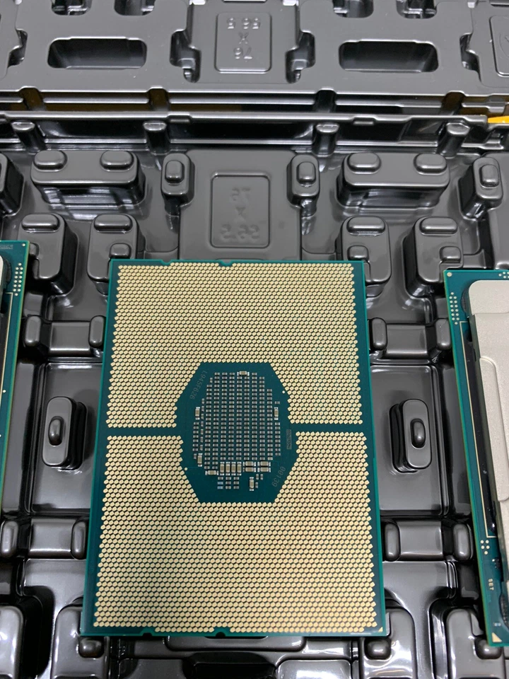 Intel Xeon Platinum 8176M SR37U 28C 2.1GHz 2.8/3.8GHz 38.5MB 165W LGA3647 - Image 2 of 3