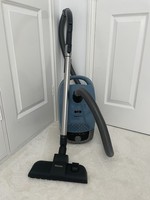 Miele Guard S1 Cylinder Vacuum Cleaner 890W - Nordic Blue ex condition!! 