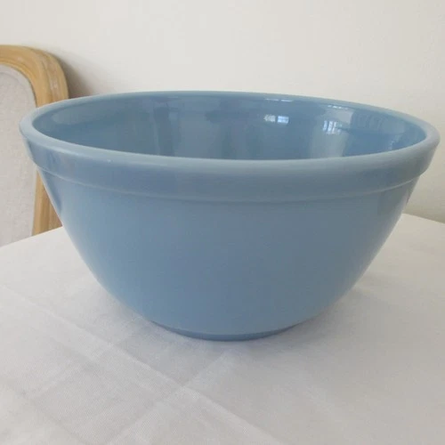 PYREX 1960 DELPHITE BLUEBELL MIXING BOWL 1.5 QT. #402 LOVELY VTG. CONDITION