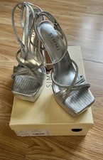 Summi Shoes Size 4