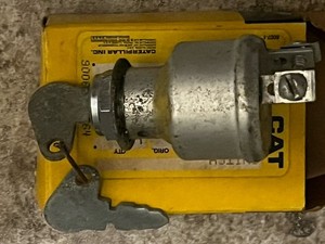 Caterpillar CAT Lift Truck HILO 2 Pole Key Ignition Switch Part 300680
