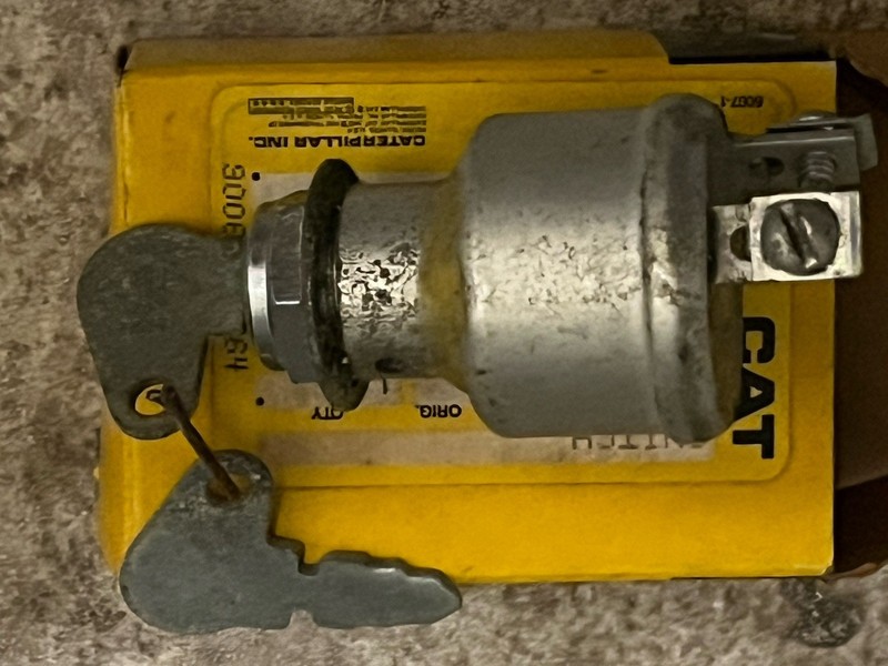 Caterpillar CAT Lift Truck HILO 2 Pole Key Ignition Switch Part 300680