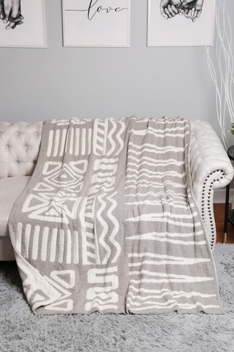 ComfyLuxe Geometric/Tribal Pattern Throw Blanket - Picture 11 of 15