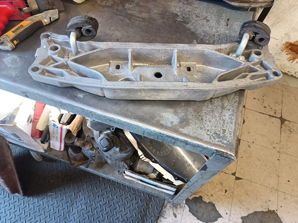 08 09 Pontiac G8 GT Automatic Transmission Crossmember OEM Holden