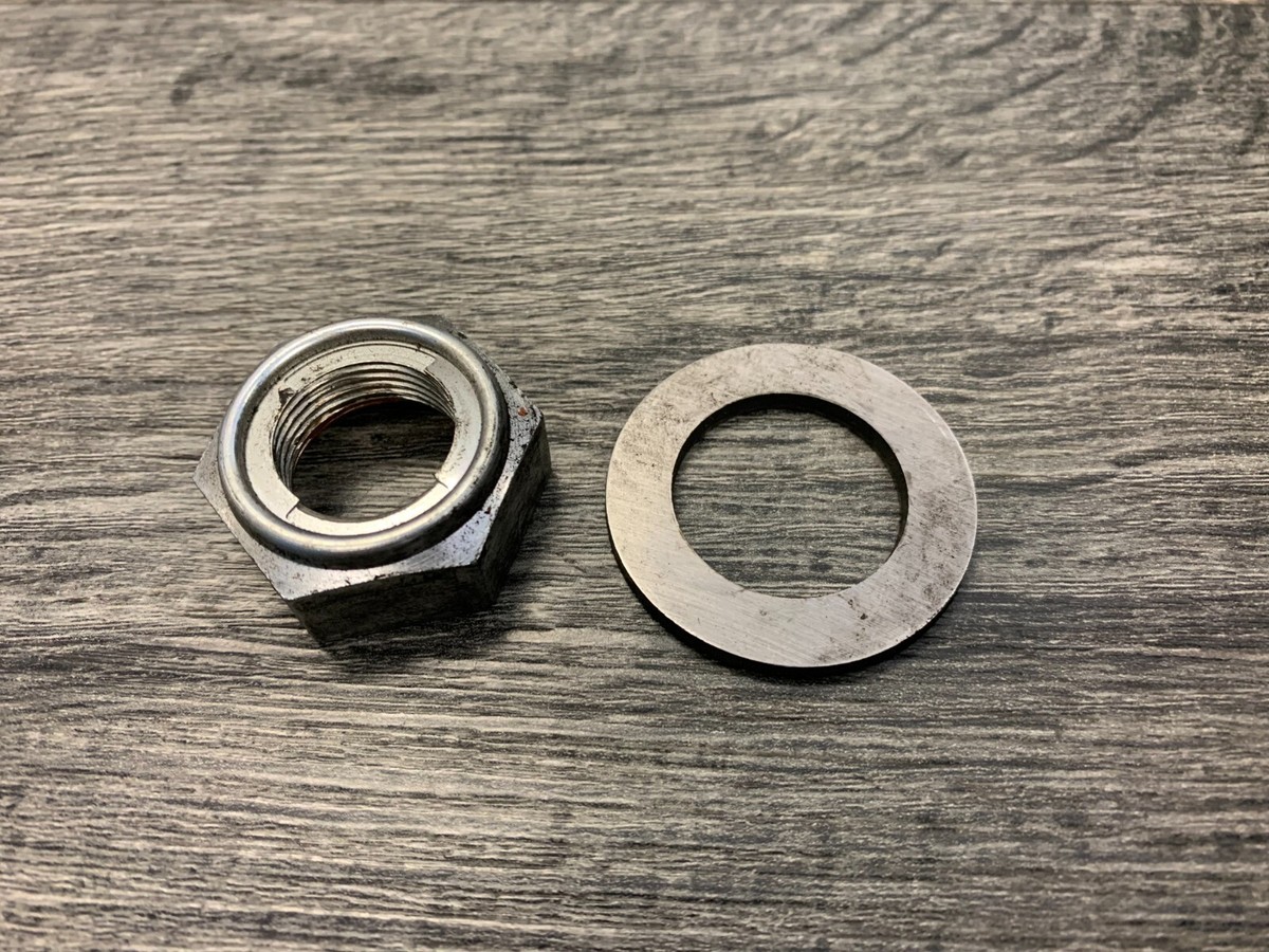 Suzuki GSXR600 GSXR750 600 750 OEM Transmission Sprocket Nut 09160