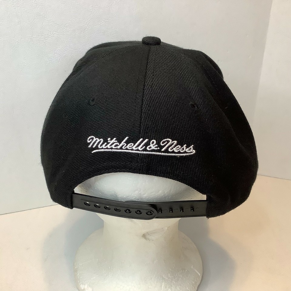 Houston Rockets Basketball Ball Cap Hat Snapback Black Mitchell & Ness