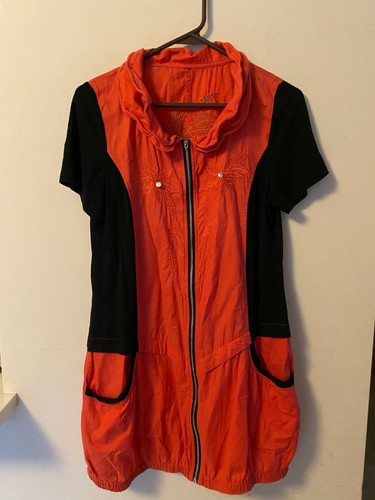 ------WOMEN`s red BLOUSE Tunic Full Zip Embroidered Short Sleeves size medium
